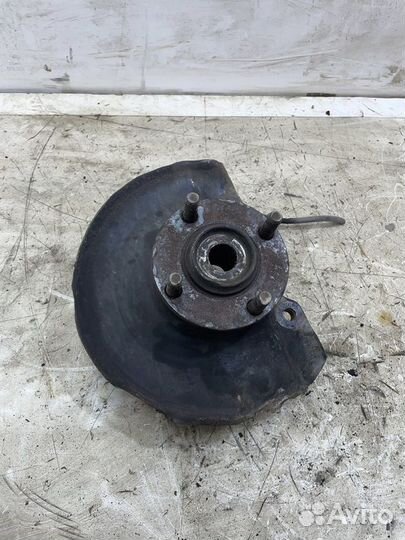 Кулак поворотный передний правый Mitsubishi Lancer