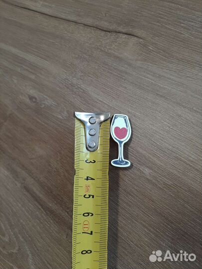 Значок винный бокал