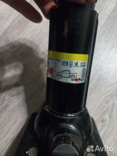 Домкрат на фольксваген амарок