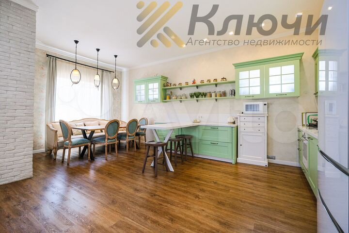 Дом 185 м² на участке 9 сот.