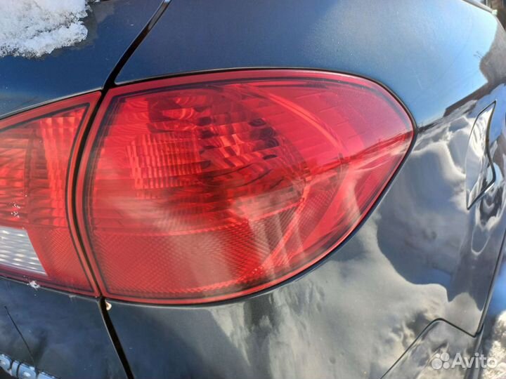 Фонарь правый наружний Subaru Tribeca