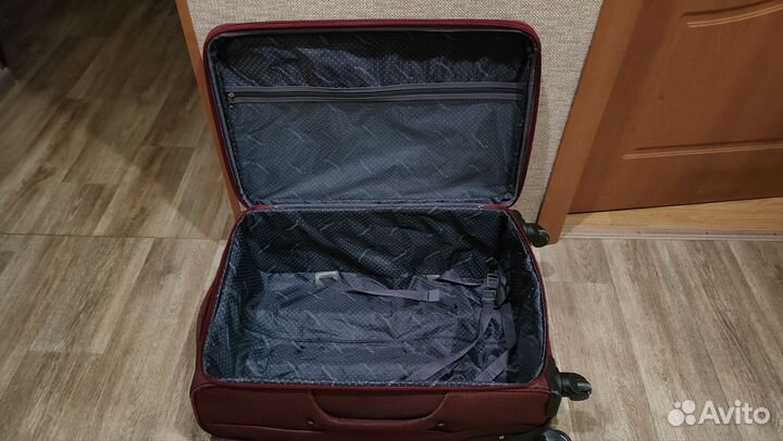 Чемодан на колесах, тканевый