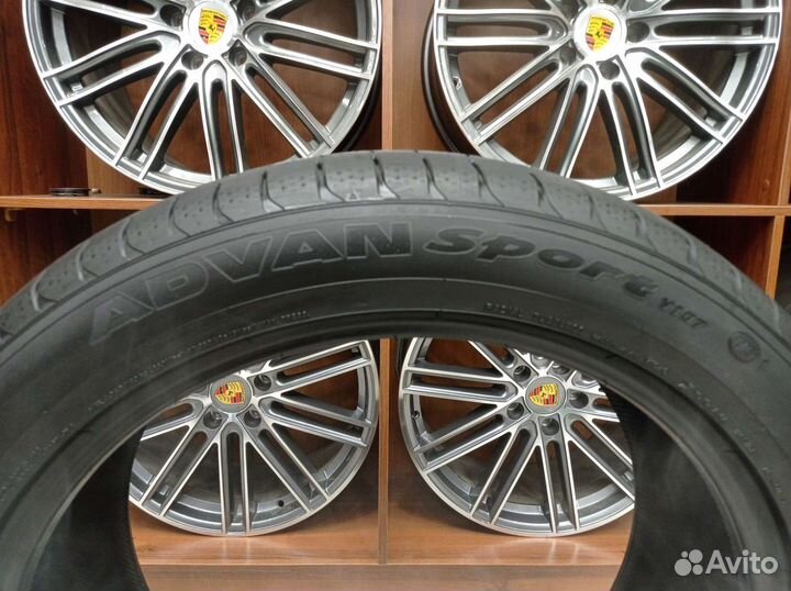 Yokohama Advan Sport V107 285/45 R22 и 325/40 R22 114Y
