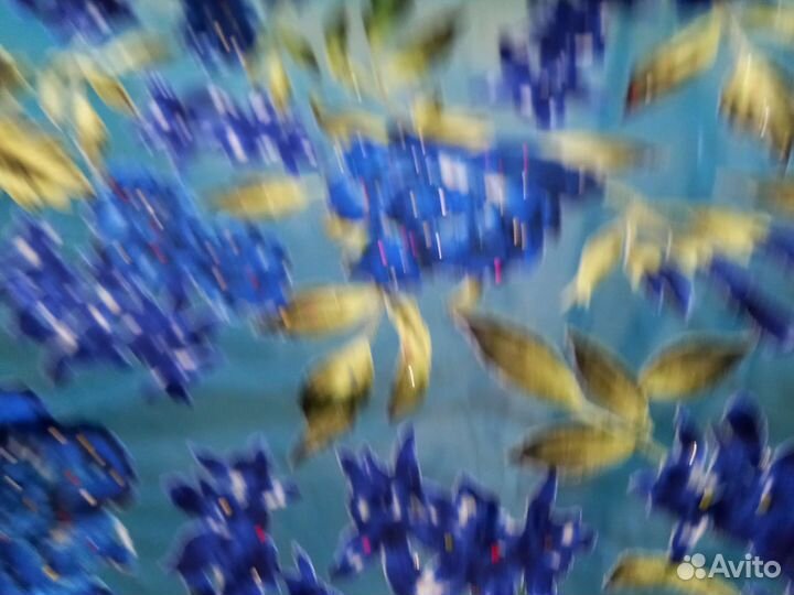 Материал шифон,очень красивый, переливаются цвета