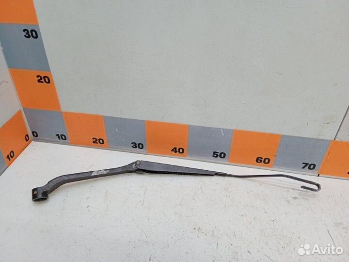 Поводок стеклоочистителя передний правый Vortex