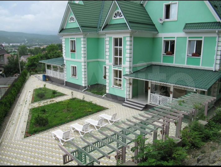 Дом 890 м² на участке 21 сот.