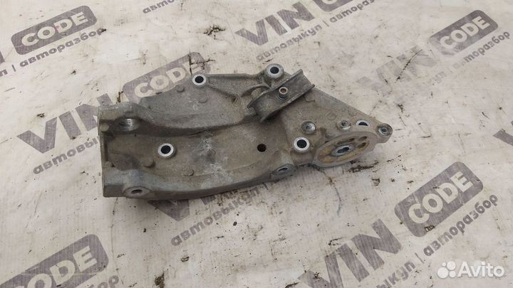 Кронштейн генератора Ford Kuga 1