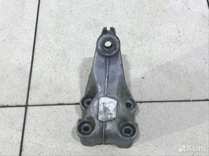 Кронштейн двигателя