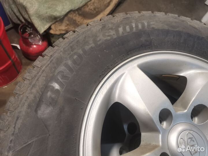 Bridgestone Blizzak DM-V2 245/70 R16