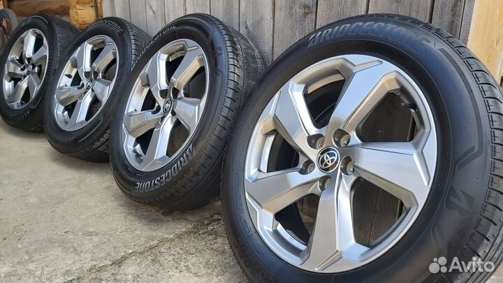 Колёса оригинал летние в сборе для toyota RAV4 R18
