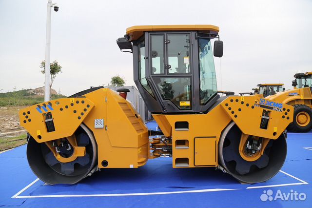 Дорожный каток XCMG XD133, 2023