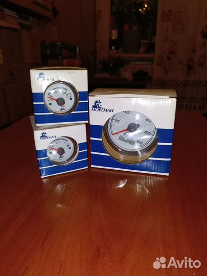 Мореман: тахометр, вольтметр, уровень топлива