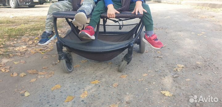 Коляска прогулочная для двойни