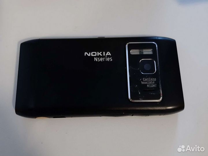 Телефон Nokia N8