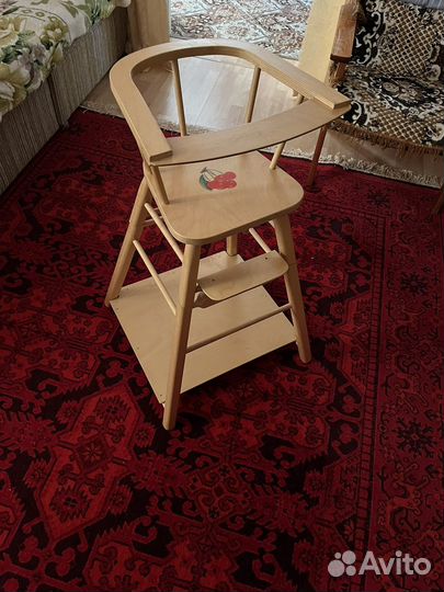 Деревянный стульчик для кормления
