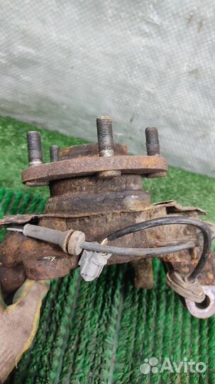 Кулак передний правый Nissan X-Trail T30 2003