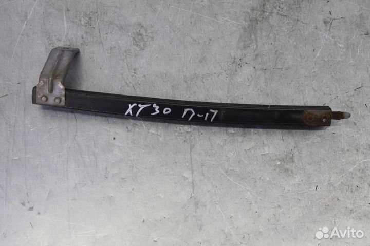 Направляющая стекла двери передней правой Nissan