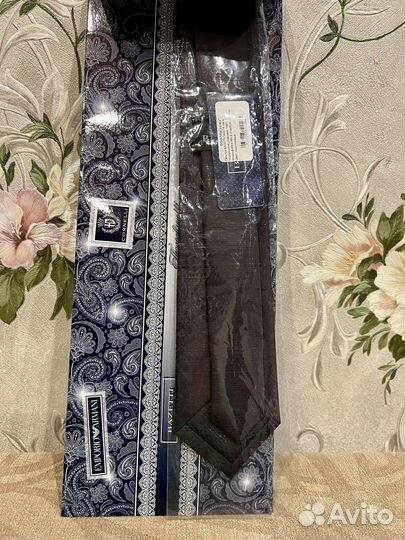 Галстук новый в подарочной упаковке Италия