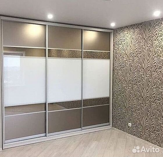 Дверный шкаф