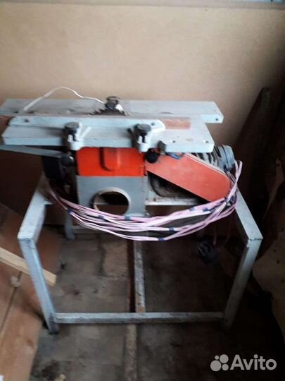 Деревообрабатывающий станок