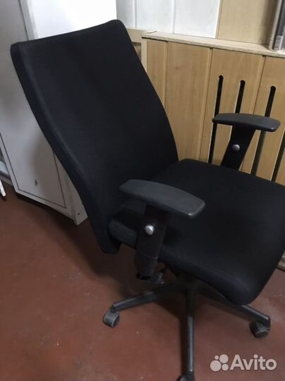 Офисное кресло руководителя