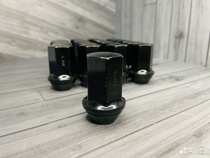 Чёрный колёсные гайки на jeep