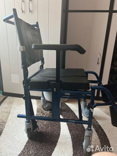 Инвалидная коляска с санитарным оснащением