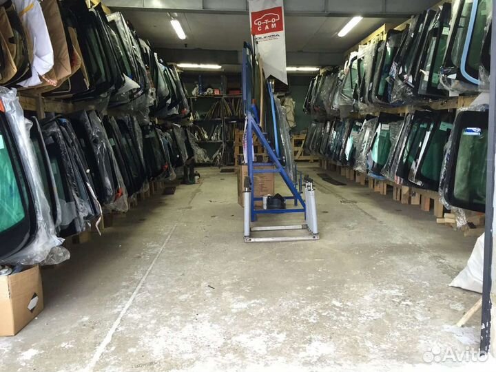 Лобовое стекло Рено Сценик в наличие есть