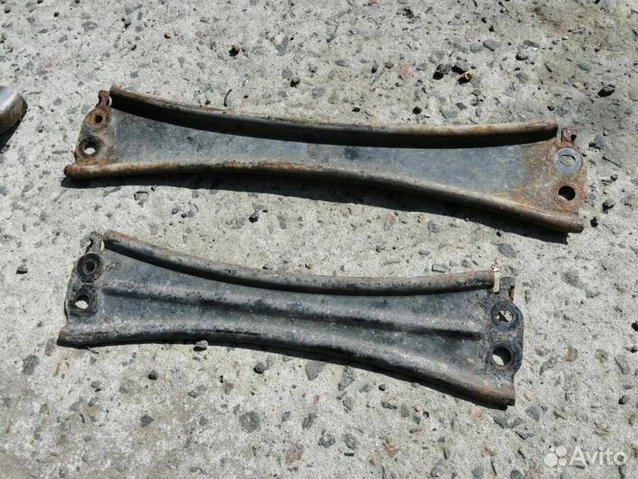 Кронштейн глушителя Mazda 3 BK