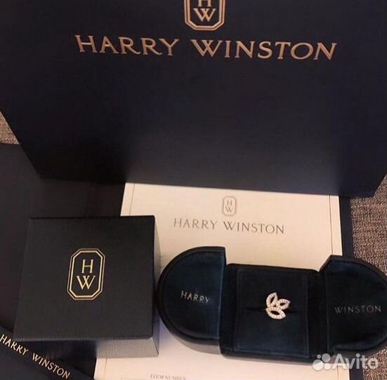 Золотое кольцо Harry Winston 0.26 ct