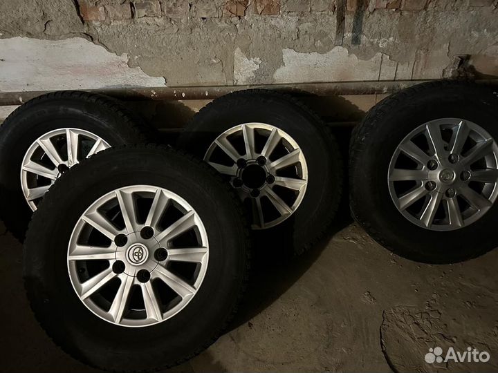 Продам зимние колеса на дисках от Lendcruiser 200