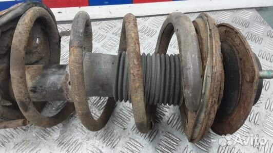 Стойка передняя правая KIA sportage 2 (EML18N501)