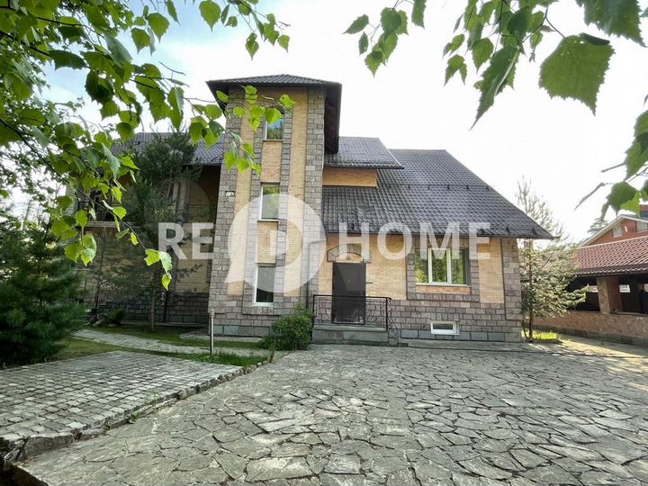 Коттедж 614 м² на участке 12 сот.