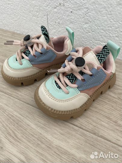 Кроссовки для девочки