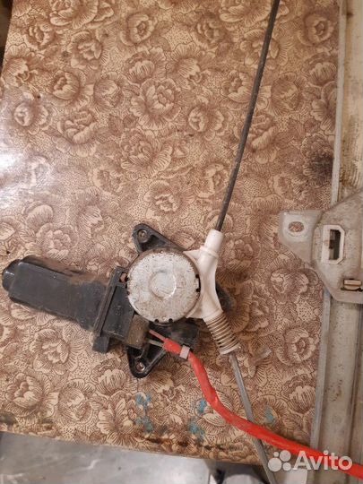 Стеклоподъемник левый Suzuki Vitara 1.6 L 1997