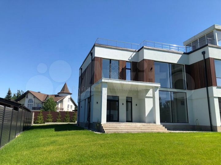 Дом 400 м² на участке 11 сот.