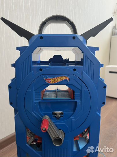 Hot wheels Мега гараж с горкой