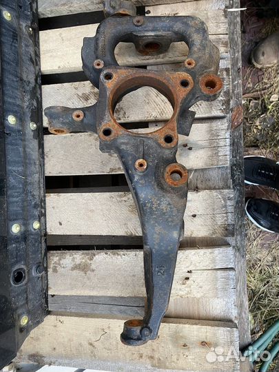 Кулак поворотный RH LH дискавери 3