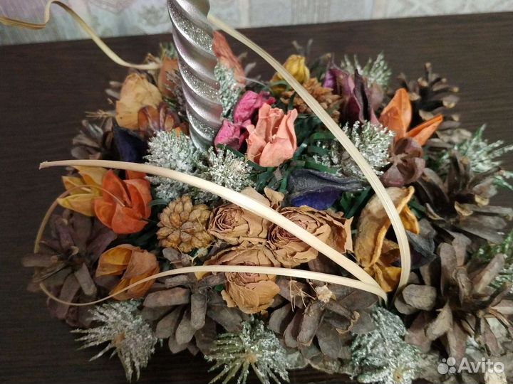 Новогодняя композиция, шишки, снежинки