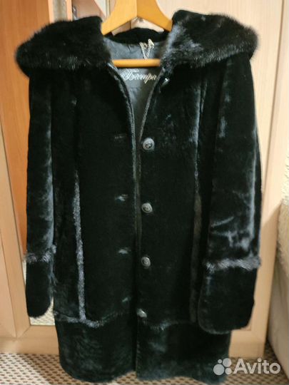 Шуба мутоновая с капюшоном р-р 42-44