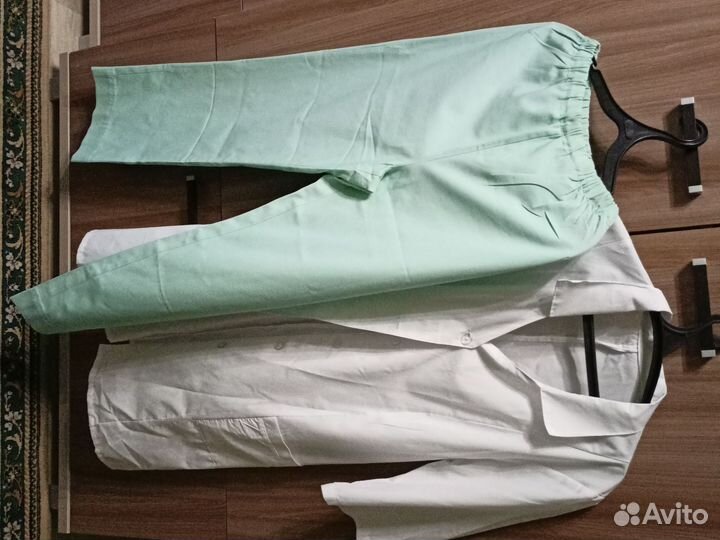 Медицинский халат и брюки