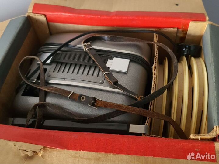 Кинопроектор и киносъёмочный аппарат