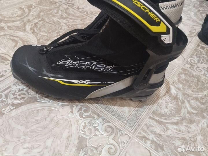 Лыжные ботинки коньковые fisher