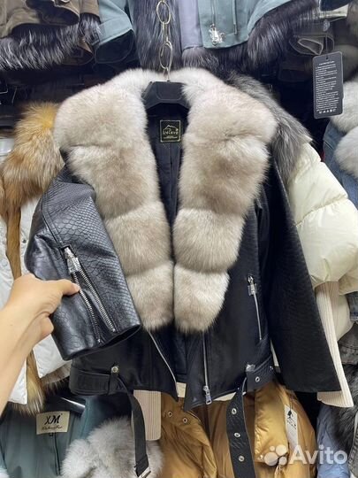 Кожаная куртка с мехом песца