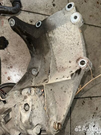 Кронштейн гур Volkswagen Touareg 4.2 AXQ 2004