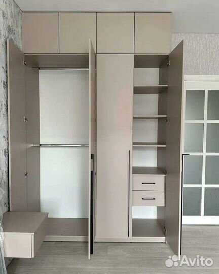 Распашной шкаф