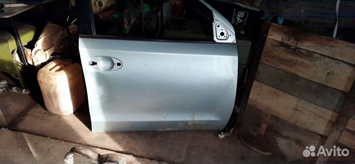 Toyota ist дверь, стекло, сткло подъёмник