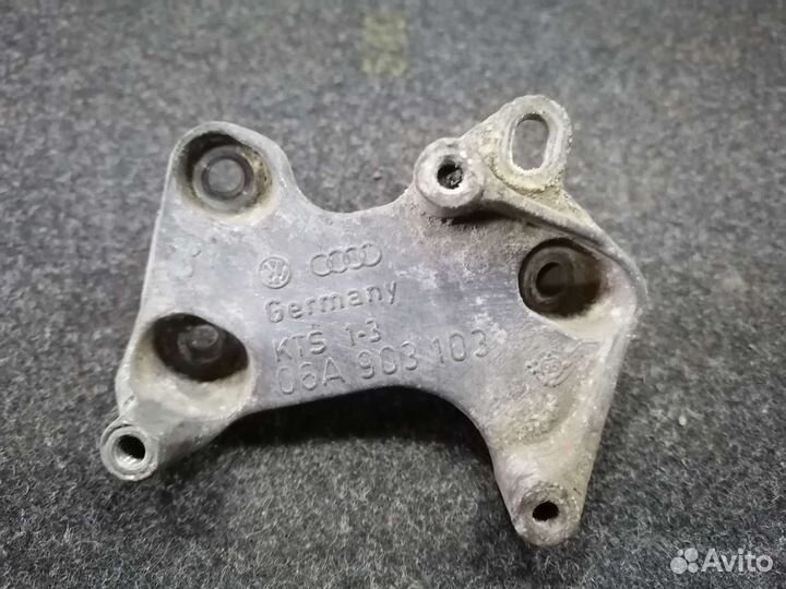 Кронштейн катушки зажигания Skoda Octavia a4