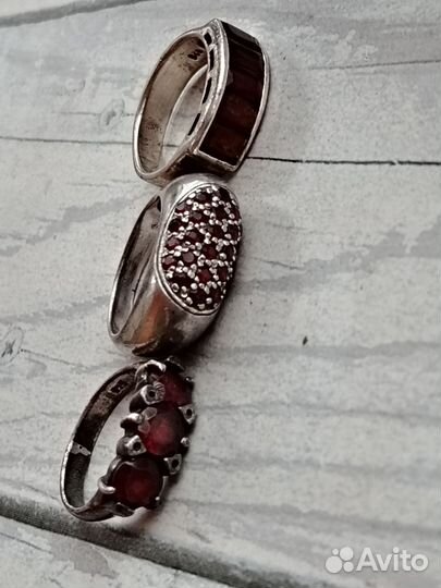 Серебряные кольца с гранатом