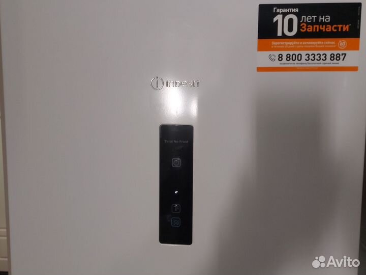 Холодильник бу Indesit ITR 5180 W